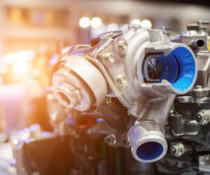 Turbocharged vs Supercharged - czym różni się silnik z turbosprężarką od tego z kompresorem?